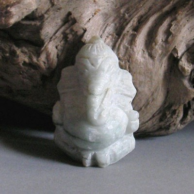 BD-031 Nice Pastel Green Jade Handcarved in Lord Ganesha Hindu Magic Jewelry Gemstone Buddha Amulet