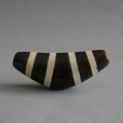 RARE Tibet 4 Striped dZi Boomerang Bead Pendant