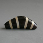 RARE Tibet 4 Striped dZi Boomerang Bead Pendant